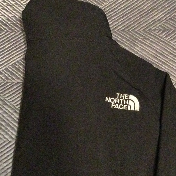 The North Face black medium jacket for women. - Picture 5 of 7